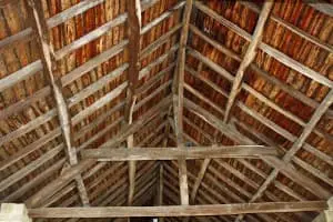 Stará dřevěná střecha - ADERA